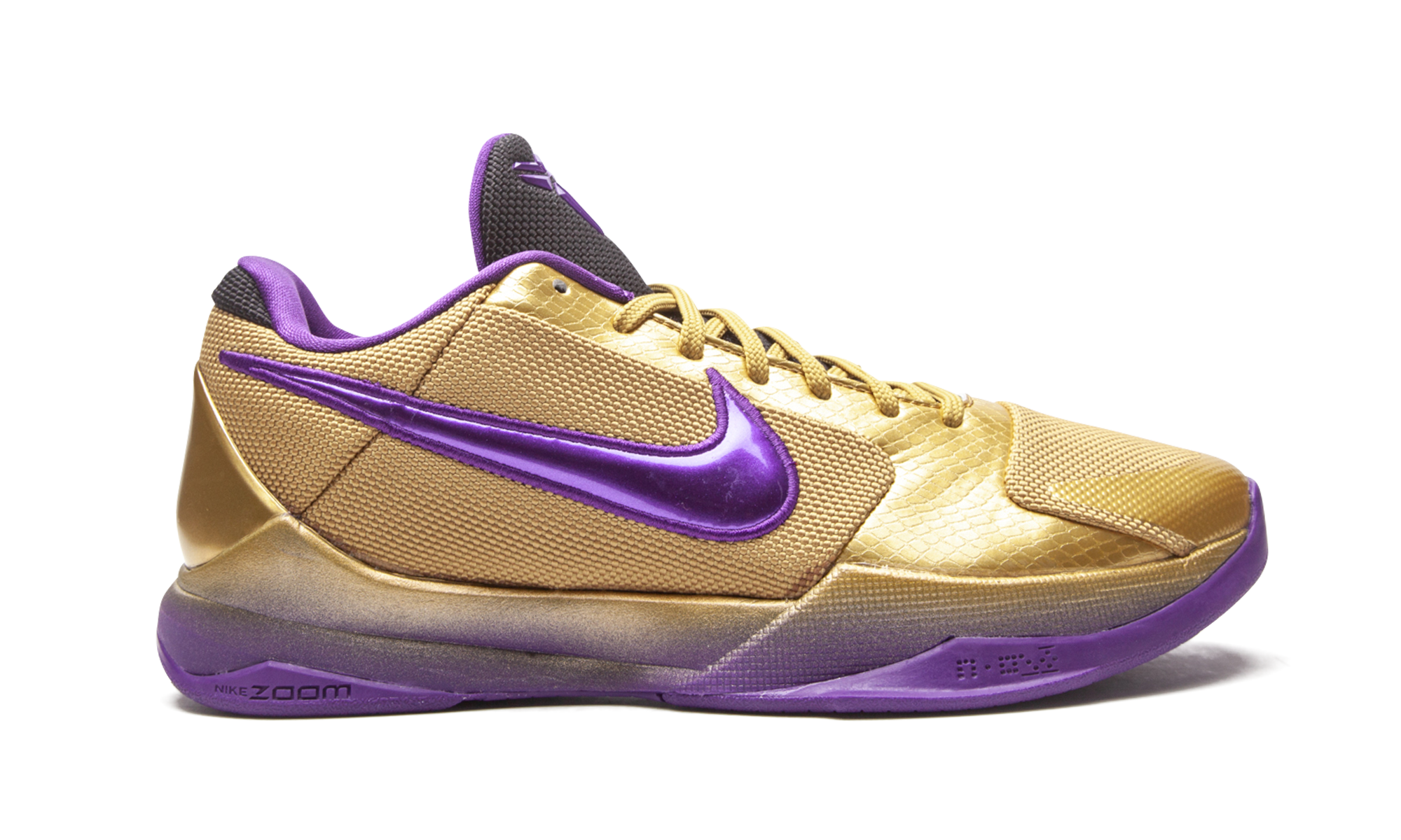 Kobe 5 Protro "Undefeated - Hall of Fame" DA6809 700